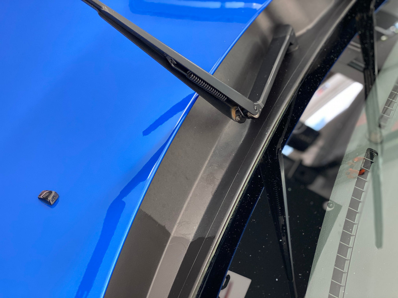 Osren Exterior Reblack